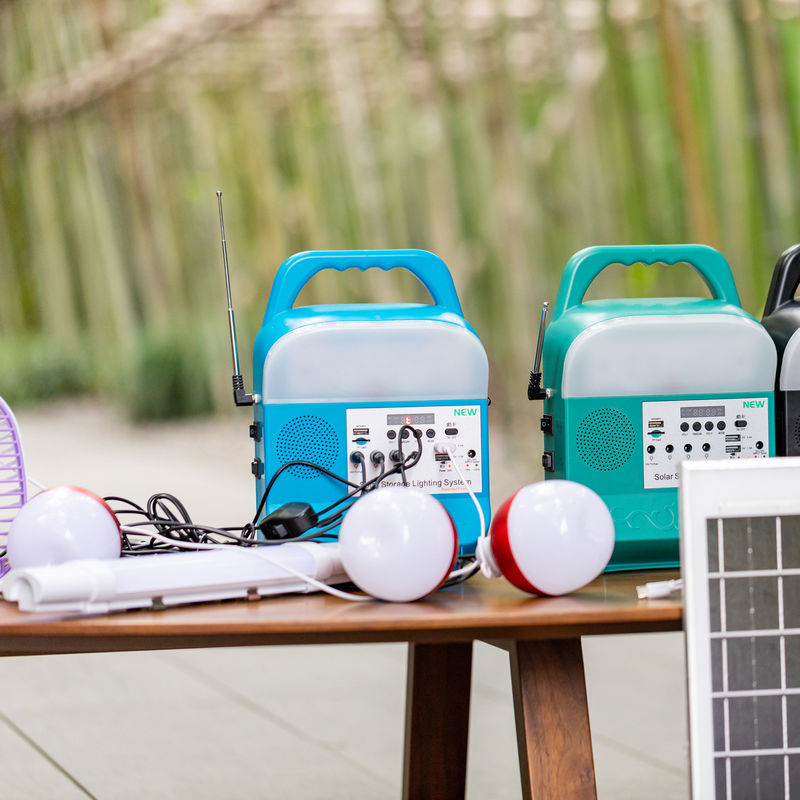 SRE-818 Dauerhaftes Solar-LED-Hauslicht mit 12,8V 10000mah Batteriesystem Fernseher und Lüfter