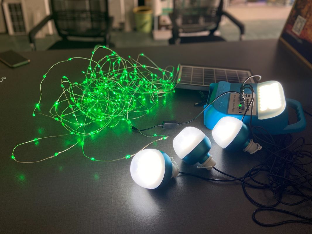 System 4 LED des Sonnenkollektors 12W Birnen-tragbare Solarenergie-Beleuchtungssystem-Ausrüstungen